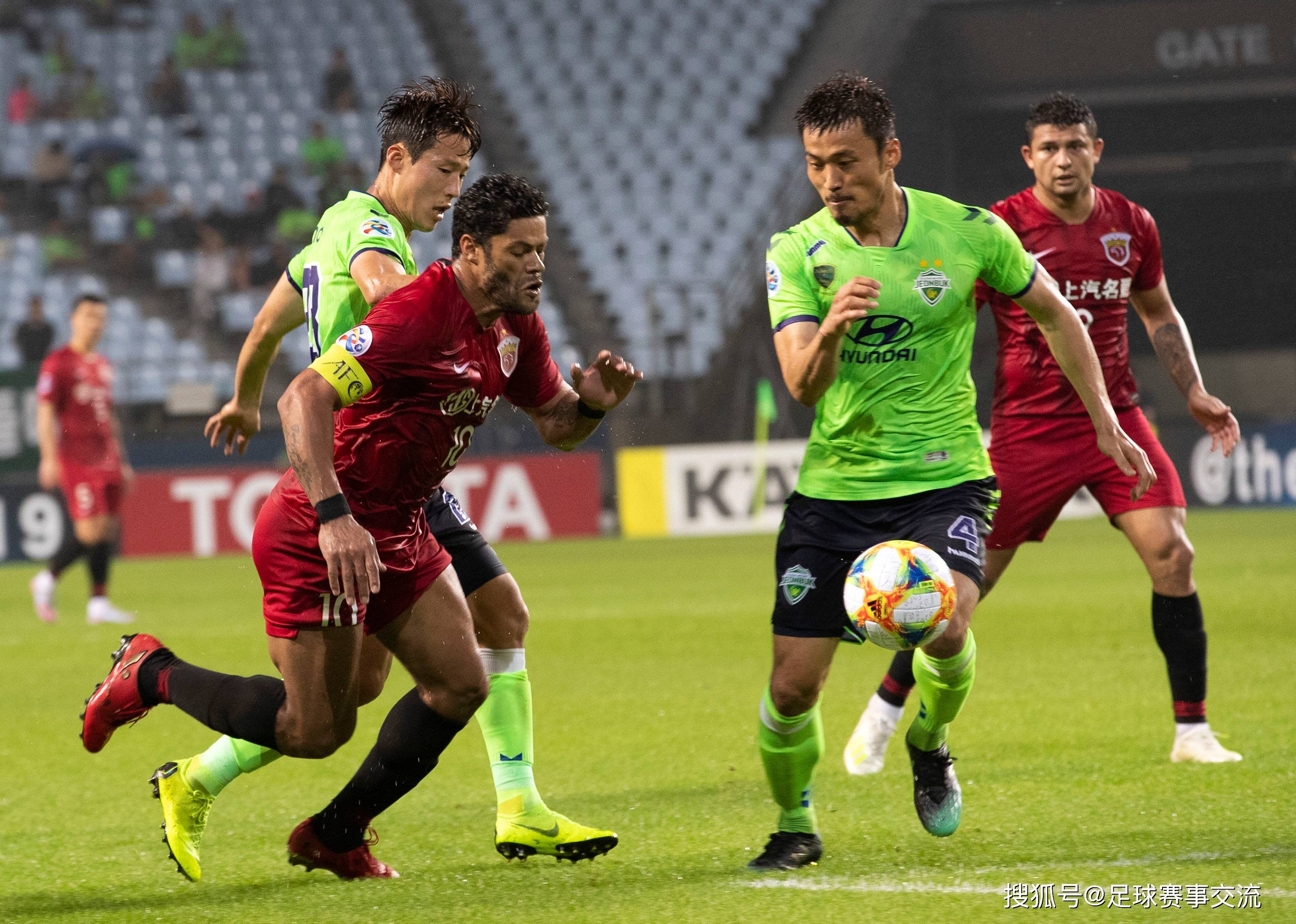 开云体育下载-激烈足球比赛将要打响，球迷们期待精彩绝伦的比赛的简单介绍