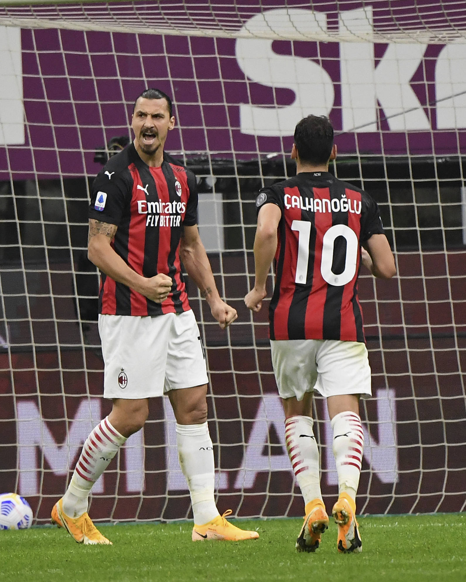 包含AC米兰客场战平罗马，双方互交白卷的词条