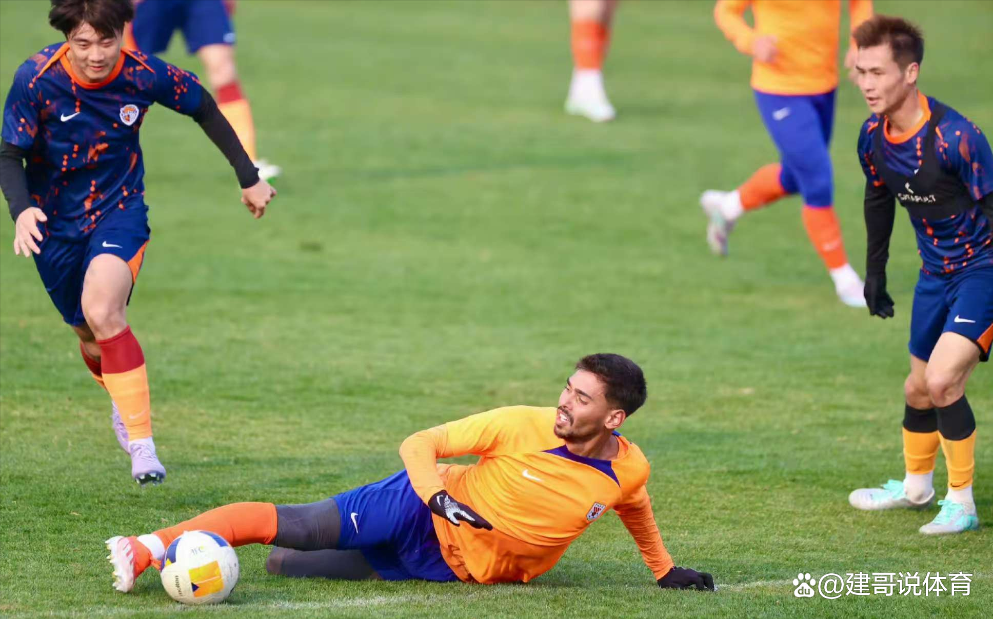 球迷们讨论最近一场比赛中的表现如何？的简单介绍