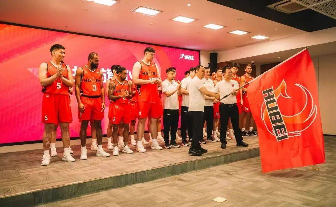 开云体育下载-湖北男篮压倒性领先，轻松赢得比赛