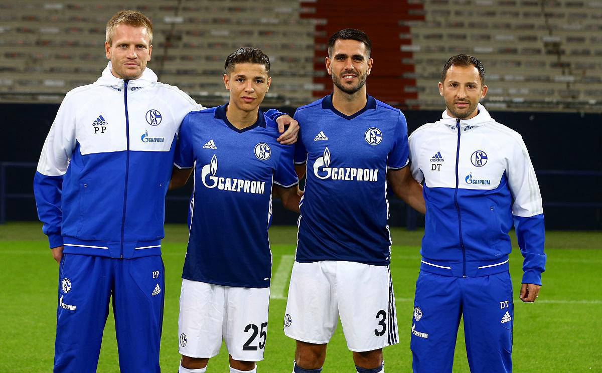 包含沙尔克后防失利，迫切整顿阵容的词条