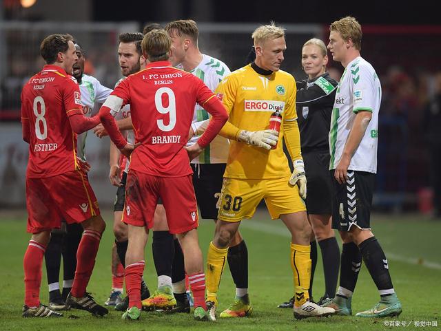 关于柏林赫塔主场逼平沙尔克，互不相让的信息