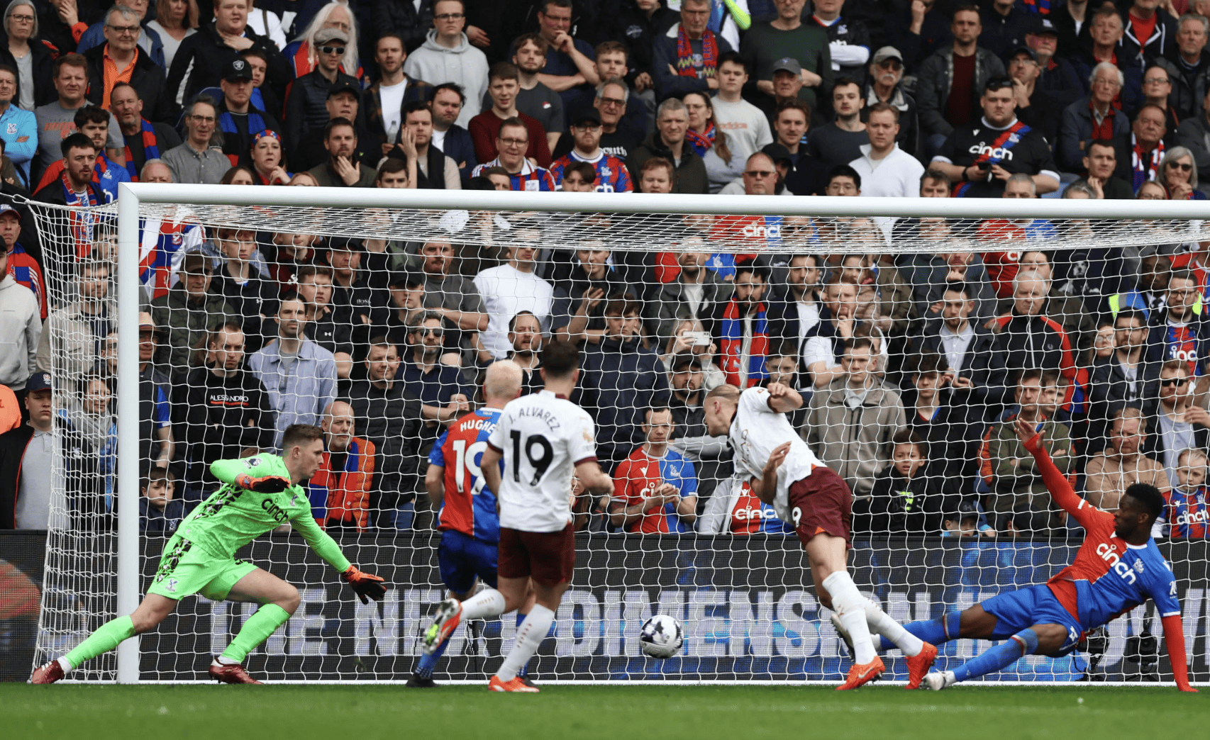 曼城再度战胜曼联，实力不俗