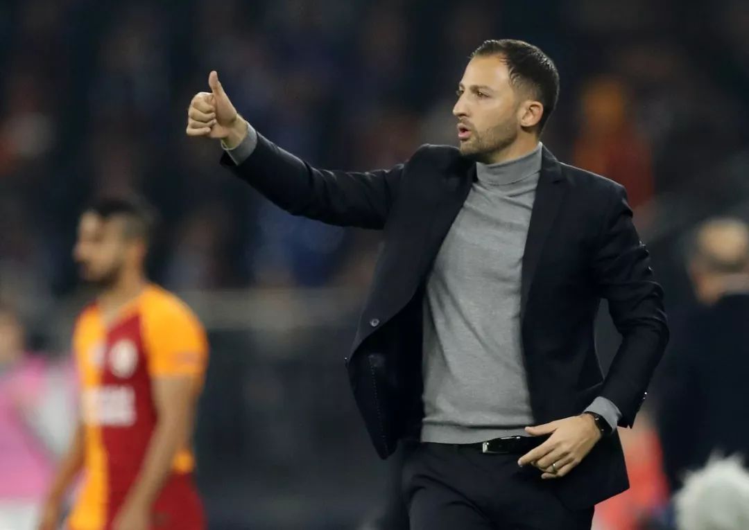 开云体育APP下载-包含沙尔克主教练战术变化不利，球队衰退的词条