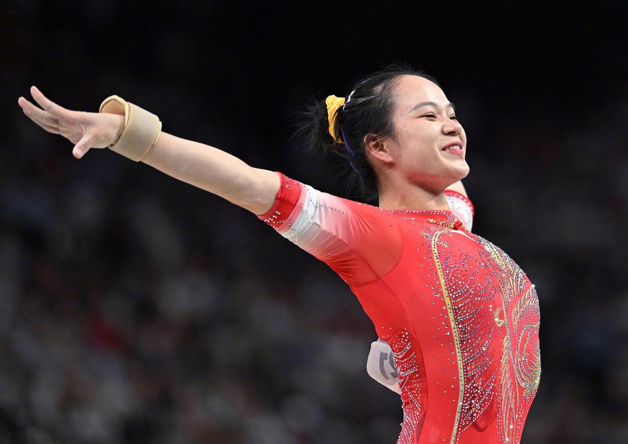 开云体育APP下载-包含体操名将翩翩起舞，留下靓丽身影的词条