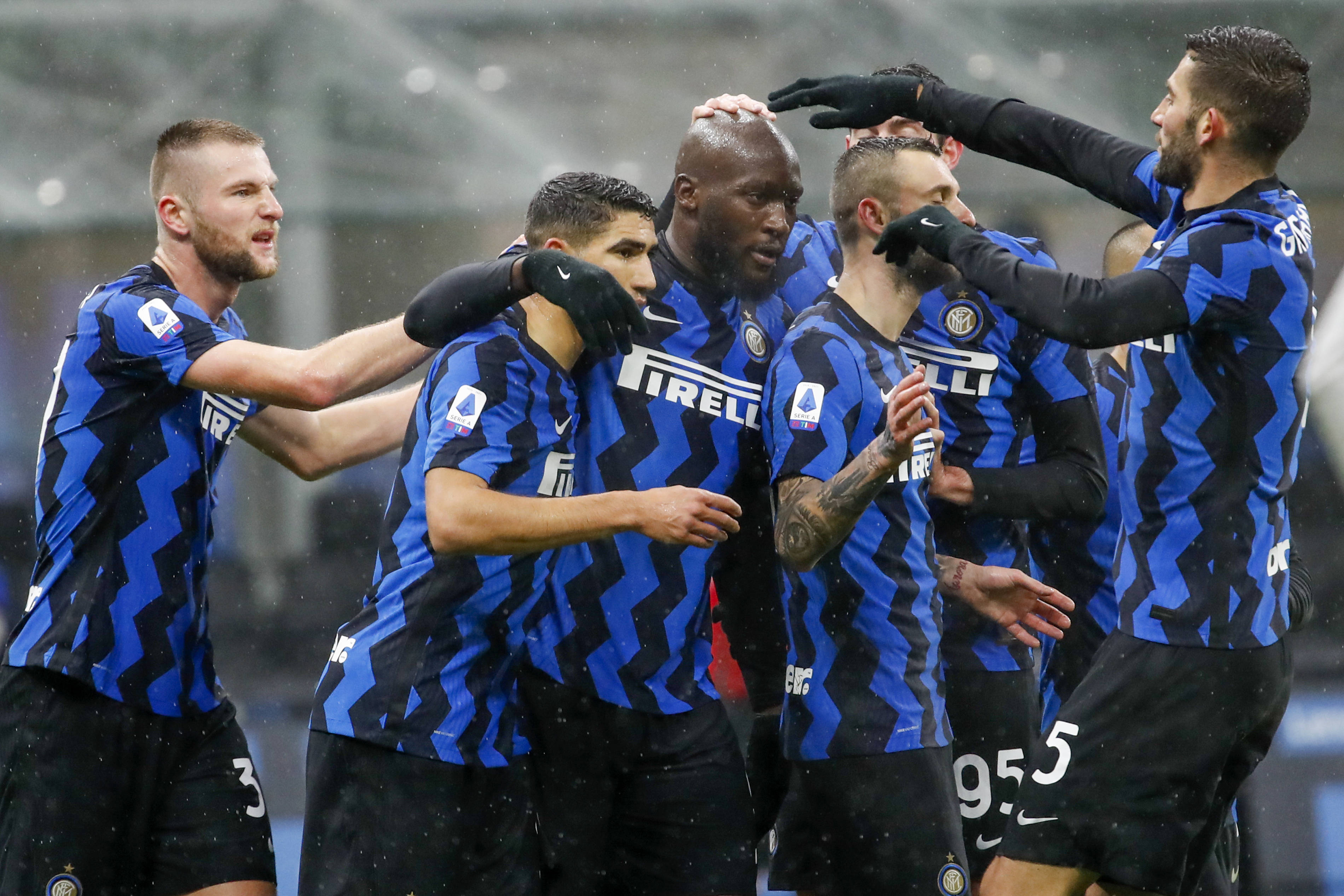 开云体育官方网站-包含竞技之争：AC米兰主场迎来国际米兰挑战的词条