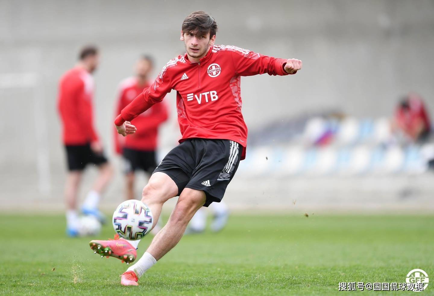 包含瑞典客场大胜格鲁吉亚，重返小组前列的词条