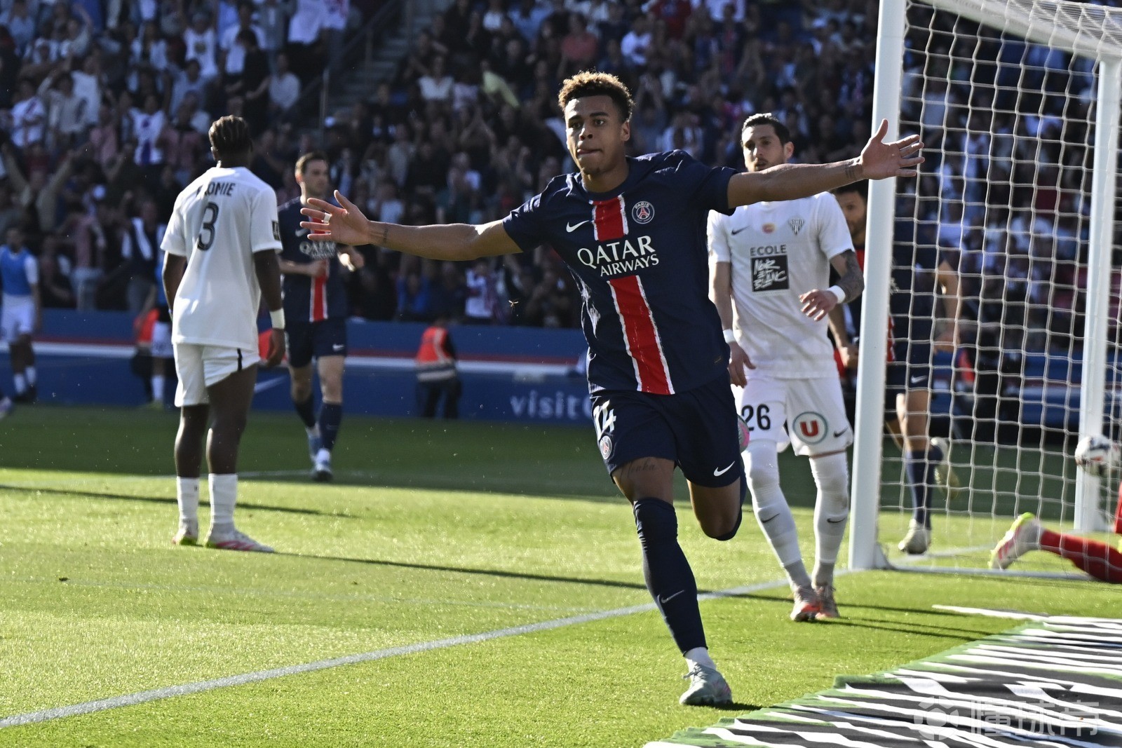 开云官网-巴黎圣日耳曼夺法甲冠军，法国联赛冠军产生的简单介绍