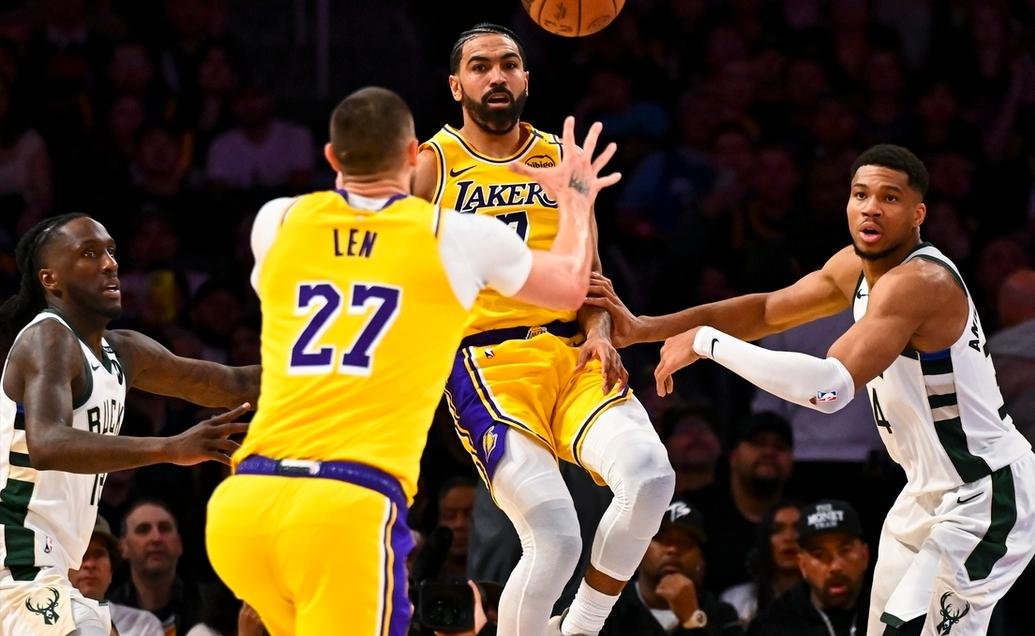 湖人B队碾压雄鹿，凯尔·库兹马绝境逆转的简单介绍