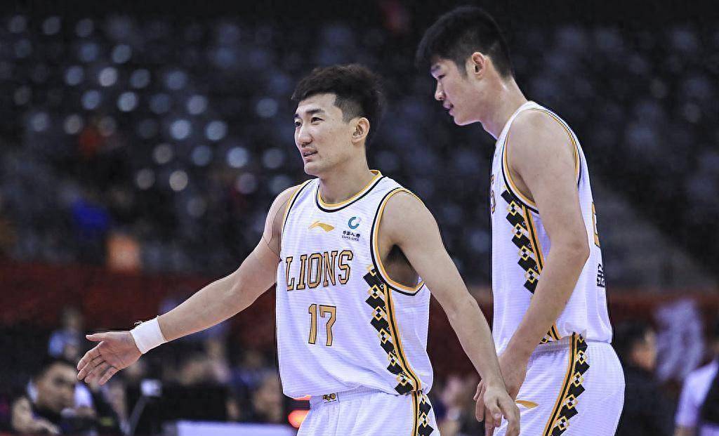 上海队力克热火，孙铭徽状态火热