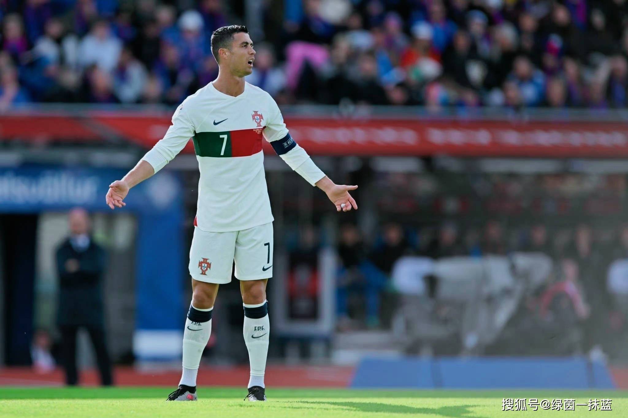 冰岛在比赛中失利，回归起跑线