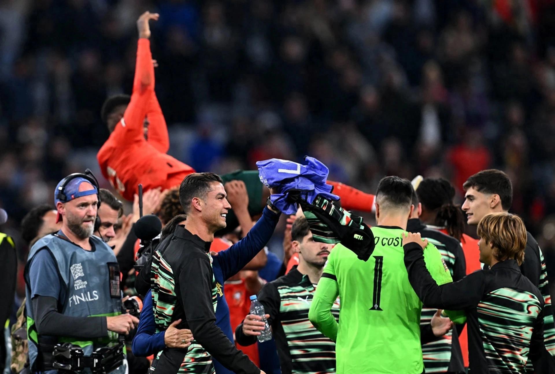 开云下载-奥地利队鏖战葡萄牙队，马龙点燃赛场