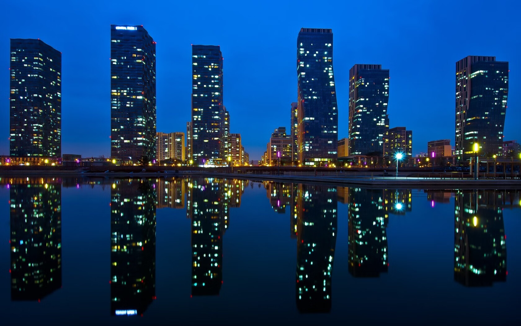 英格拉姆爆发背后,新疆队单节拉开马刺式的团队启示